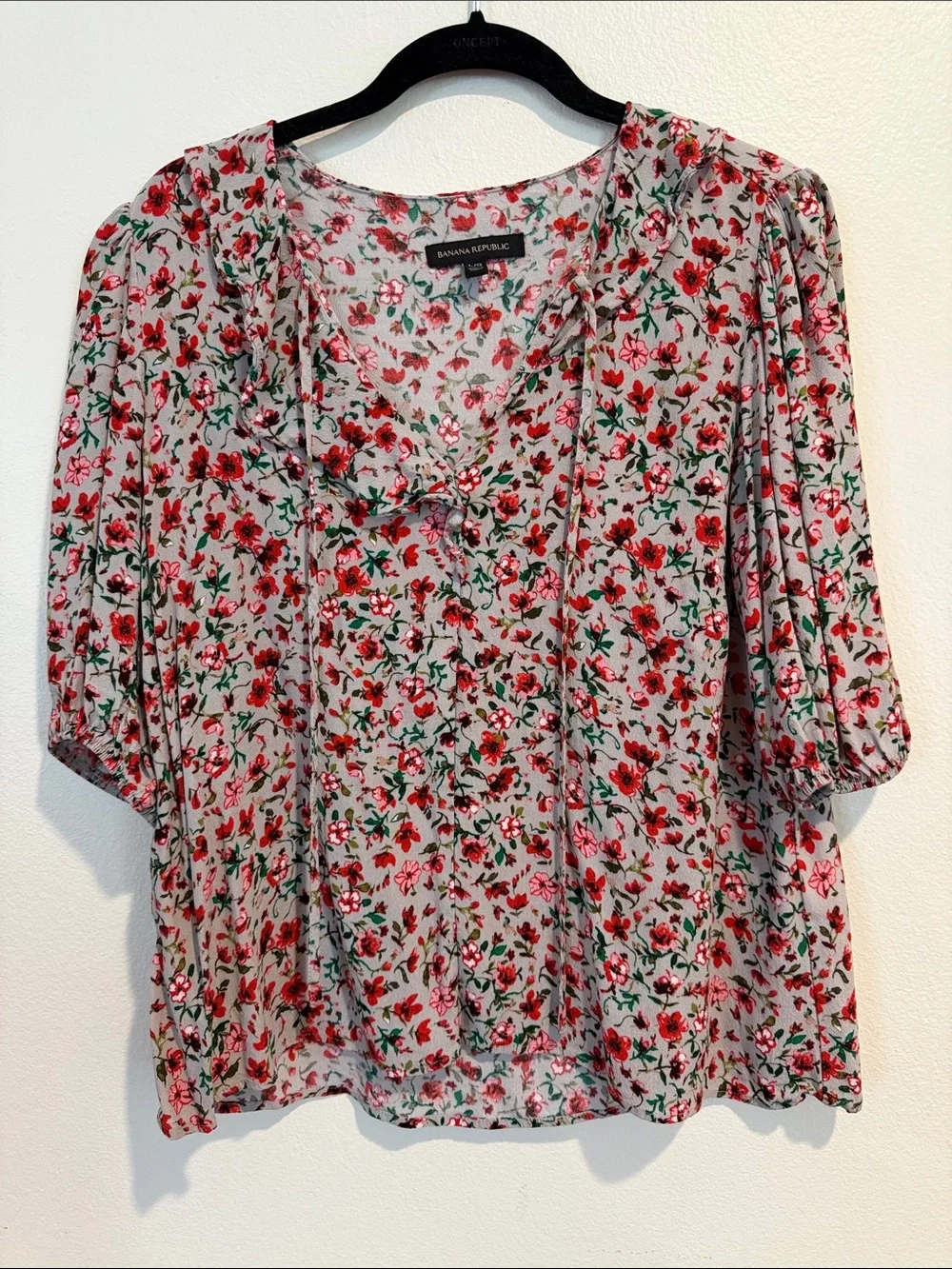 Banana Republic Red & Green Floral Scoop-Neck Blouse